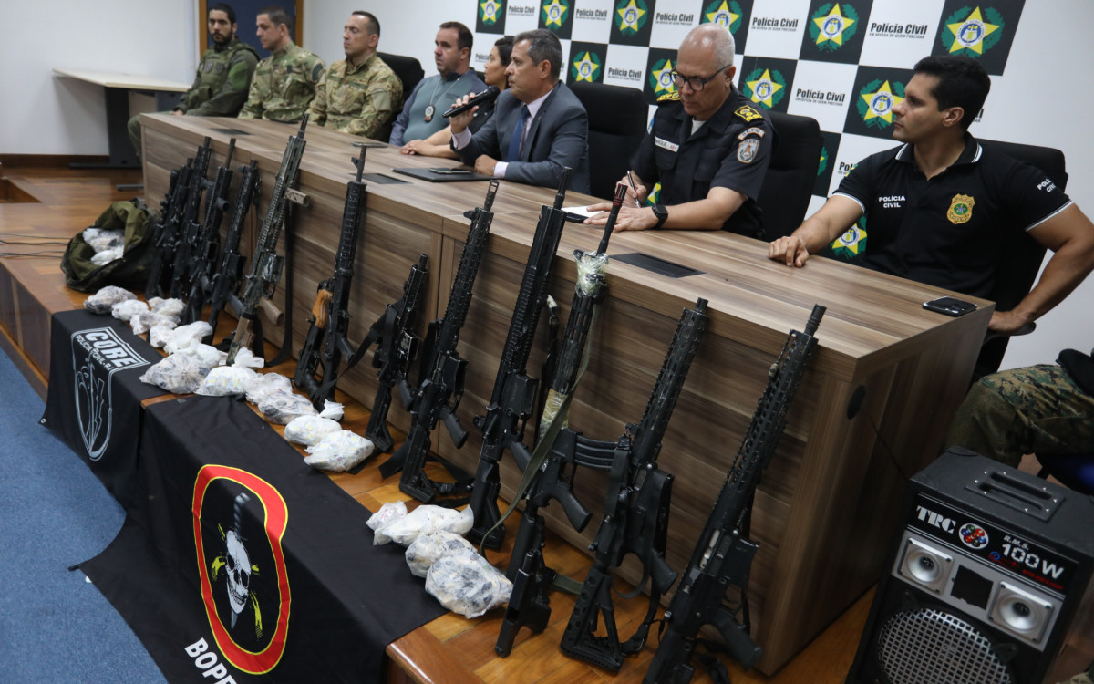 Representantes das pol&iacute;cias Civil e Militar explicaram opera&ccedil;&otilde;es realizadas nesta quinta-feira (23) no Salgueiro e na Mar&eacute; - Pedro Ivo/ Ag&ecirc;ncia O Dia