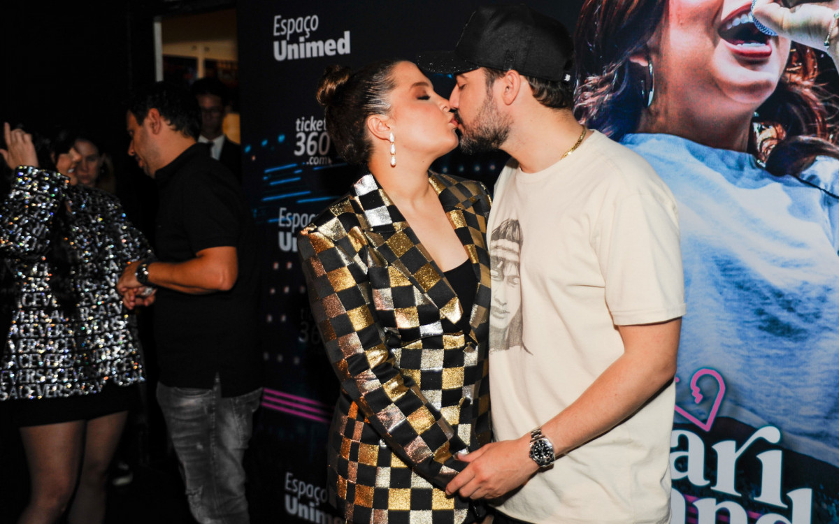 Maiara e Fernando prestigiam grava&ccedil;&atilde;o de DVD da cantora Mari Fernandez