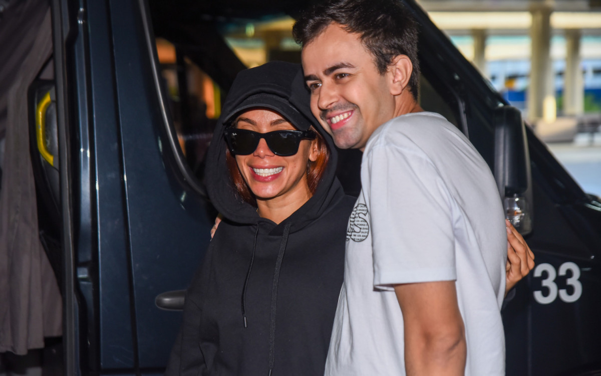Anitta desembarca no Aeroporto de Guarulhos, em S&atilde;o Paulo, na manh&atilde; desta quinta-feira