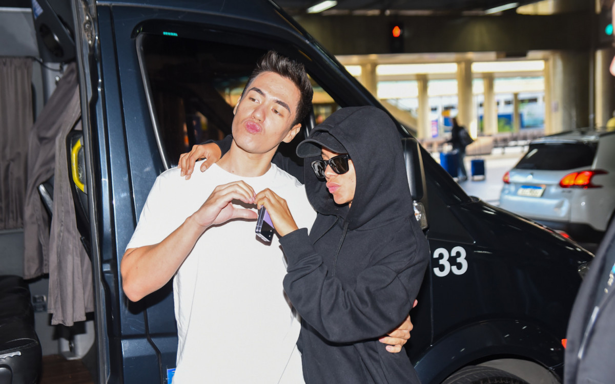 Anitta desembarca no Aeroporto de Guarulhos, em S&atilde;o Paulo, na manh&atilde; desta quinta-feira