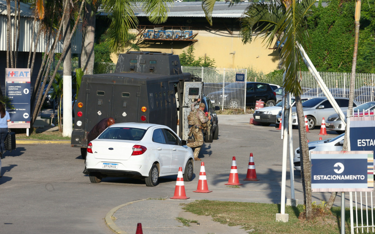 Operação com mortos no complexo do Salgueiro, movimentação na porta do hospital Estadual Alberto Torres, São Gonçalo. - Cleber Mendes/ Agência O Dia