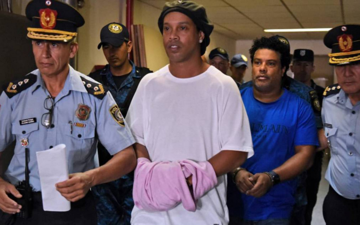 Ronaldinho foi preso no Paraguai em 2020