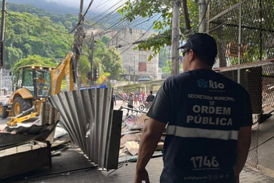 Secretaria de Ordem Pública demole quiosque irregular na Rocinha