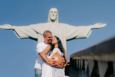 Evelyn Regly celebra oito meses de gravidez com ensaio no Cristo Redentor: 'Muito especial'