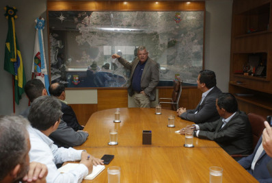 Comitiva de prefeitos do Peru vê as boas práticas de gestão da cidade