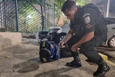 Adolescente é apreendido após roubar carro de motorista de aplicativo na Tijuca