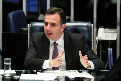 Na Câmara do Rio, colega de partido rejeita homenagem a Rodrigo Pacheco