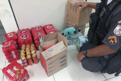 Dupla é presa roubando mercadoria de carreta no bairro Dom Bosco