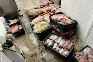 Supermercado no centro de Maricá é interditado