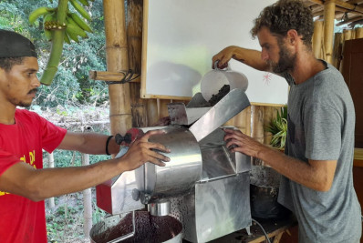 Secretaria de Agricultura de Saquarema auxilia produtores da cidade no beneficiamento de açaí