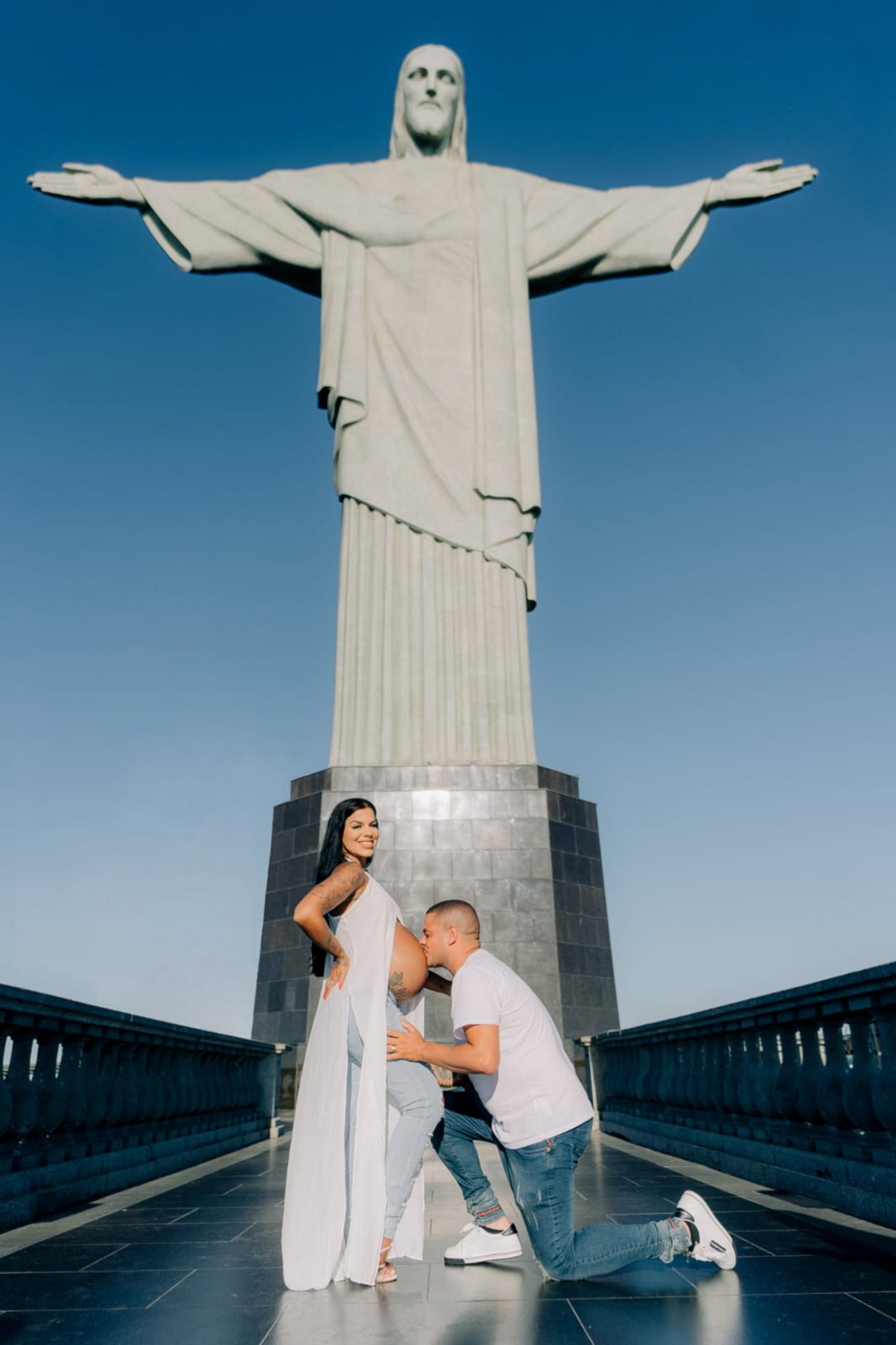 Evelyn Regly comemora 8 meses de gravidez com ensaio fotográfico no Cristo Redentor - Raquel Lucena