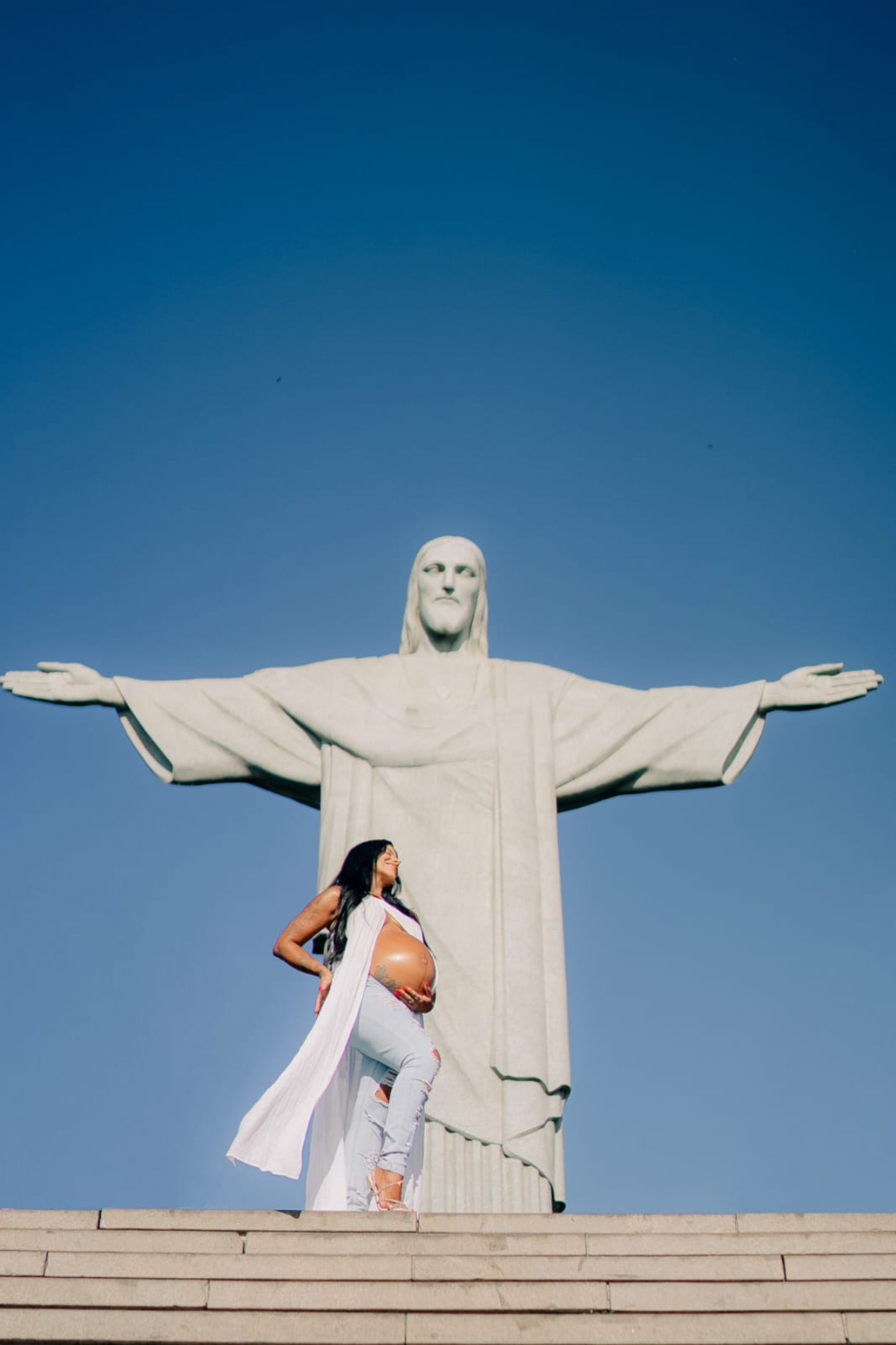 Evelyn Regly comemora 8 meses de gravidez com ensaio fotográfico no Cristo Redentor - Raquel Lucena