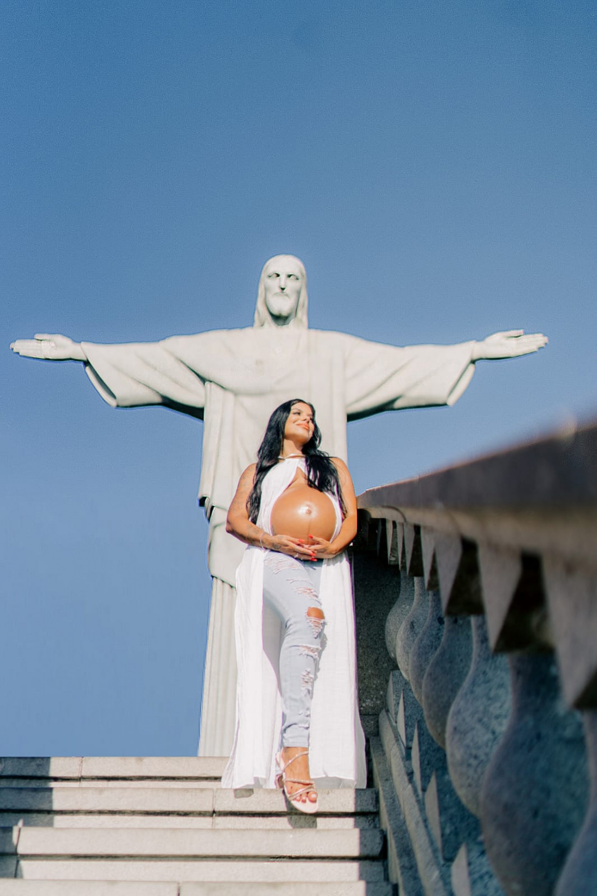 Evelyn Regly comemora 8 meses de gravidez com ensaio fotográfico no Cristo Redentor - Raquel Lucena
