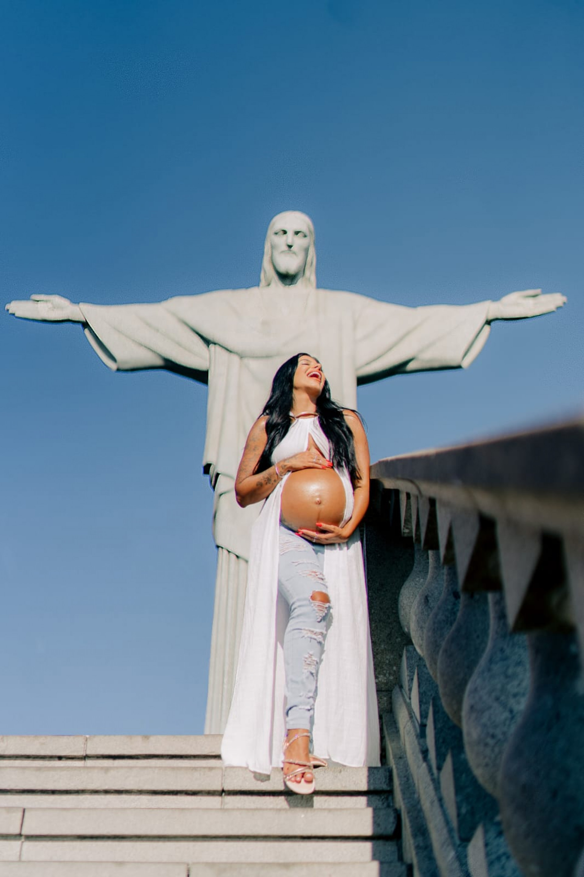 Evelyn Regly comemora 8 meses de gravidez com ensaio fotográfico no Cristo Redentor - Raquel Lucena