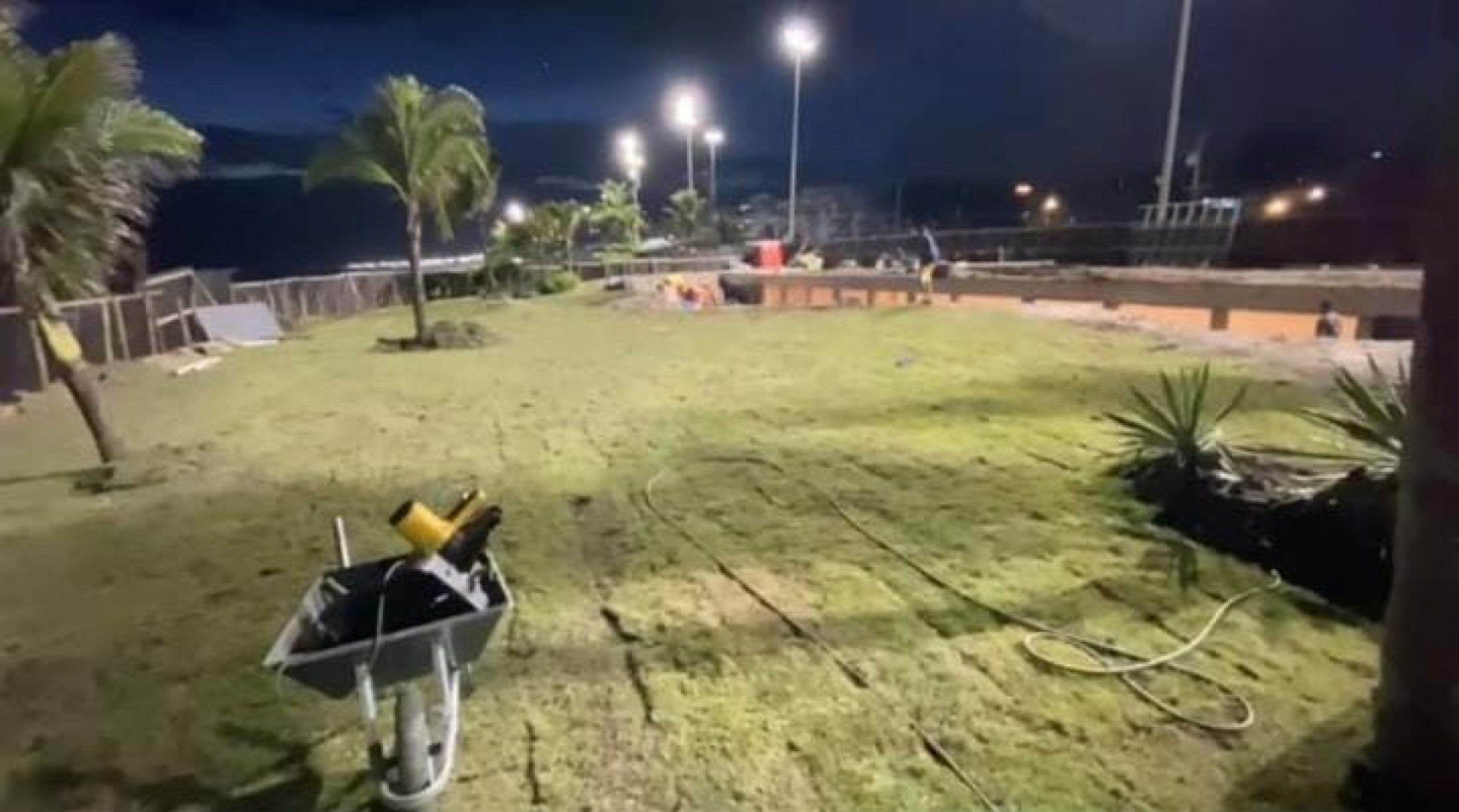 Obra para guarderia de pranchas de windsurf foi construída em faixa de areia irregularmente, segundo MPF - Reprodução/ O DIA