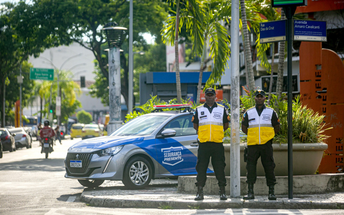 Equipes do M&eacute;ier Presente refor&ccedil;am policiamento no bairro