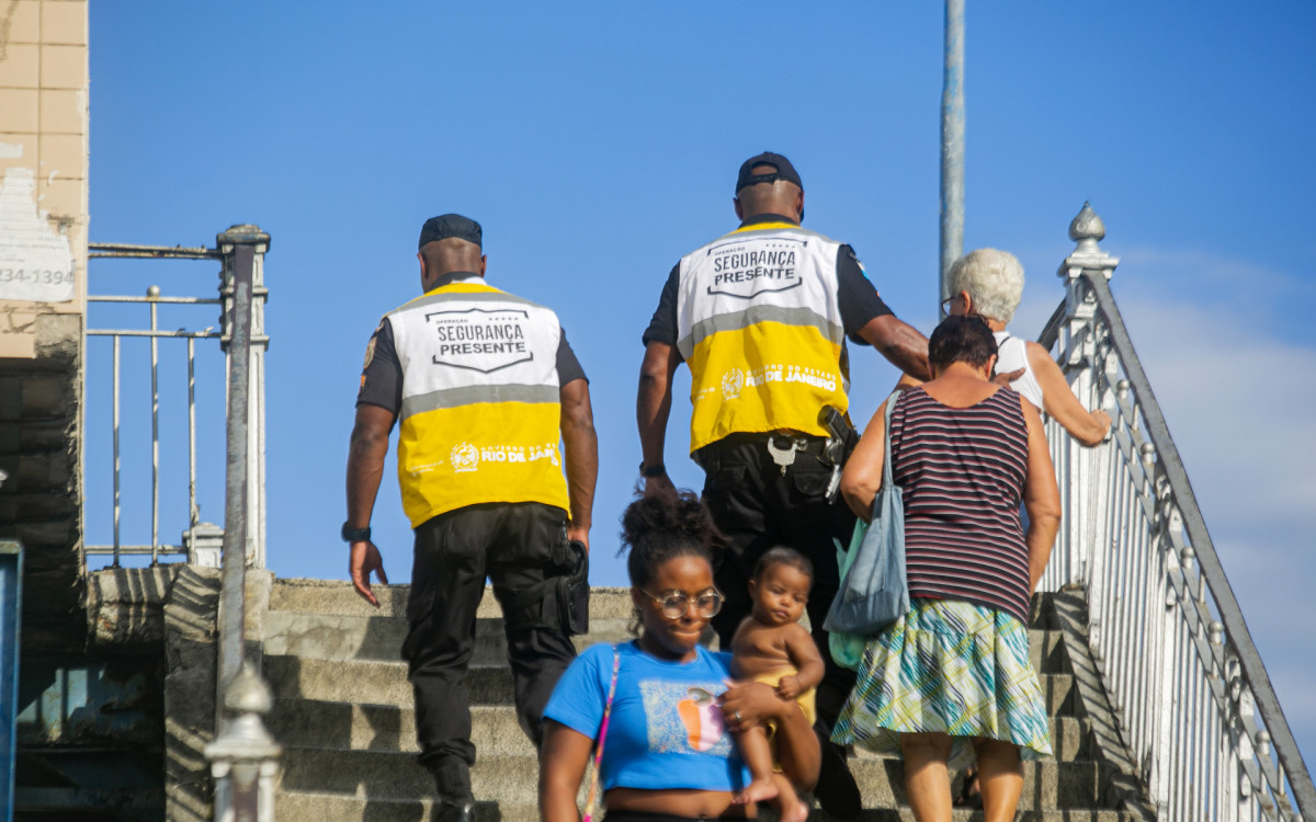Equipes do M&eacute;ier Presente refor&ccedil;am policiamento no bairro