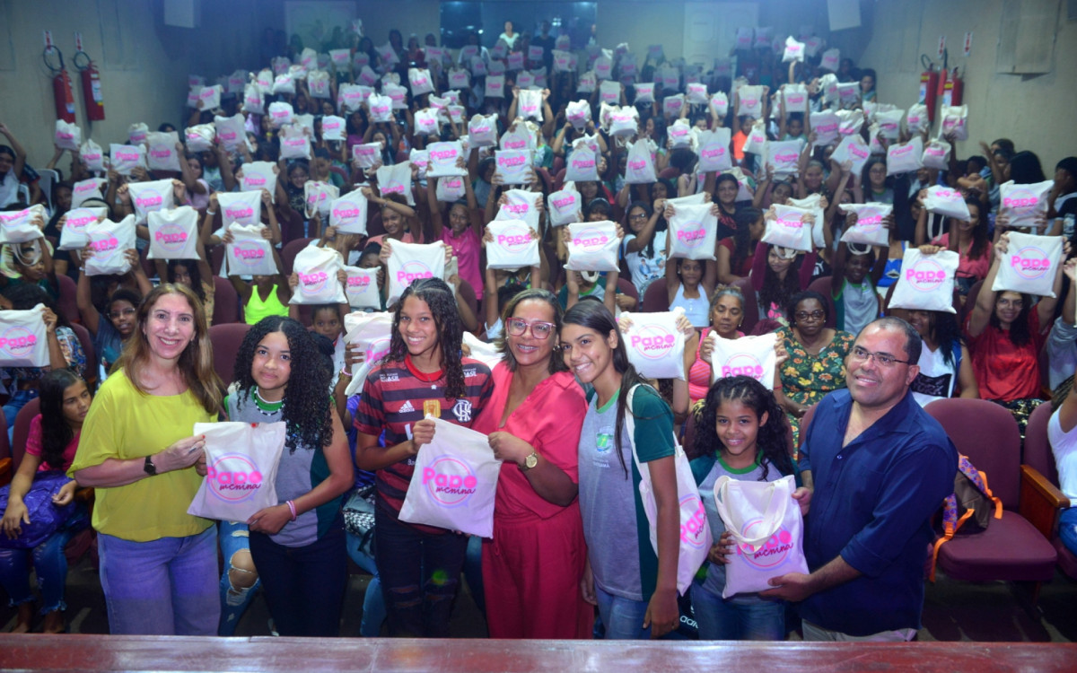 Papo de Menina auxilia 600 alunas da rede municipal sobre a pobreza menstrual 