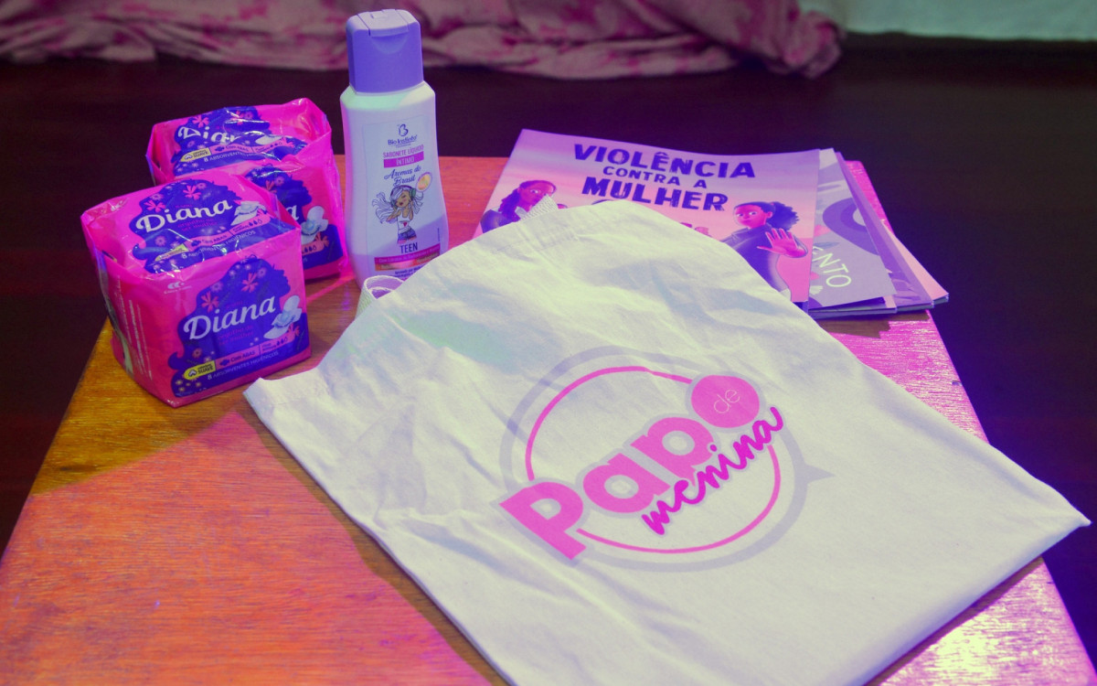 Papo de Menina auxilia 600 alunas da rede municipal sobre a pobreza menstrual 