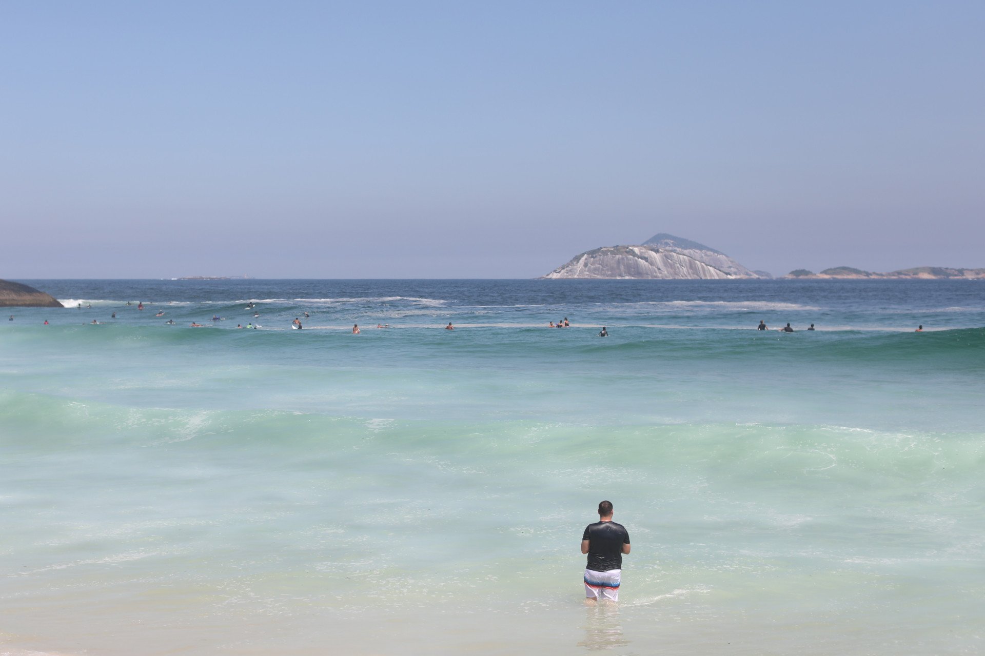 Águas claras na praia do Arpoador. - Pedro Ivo/ Agência O Dia