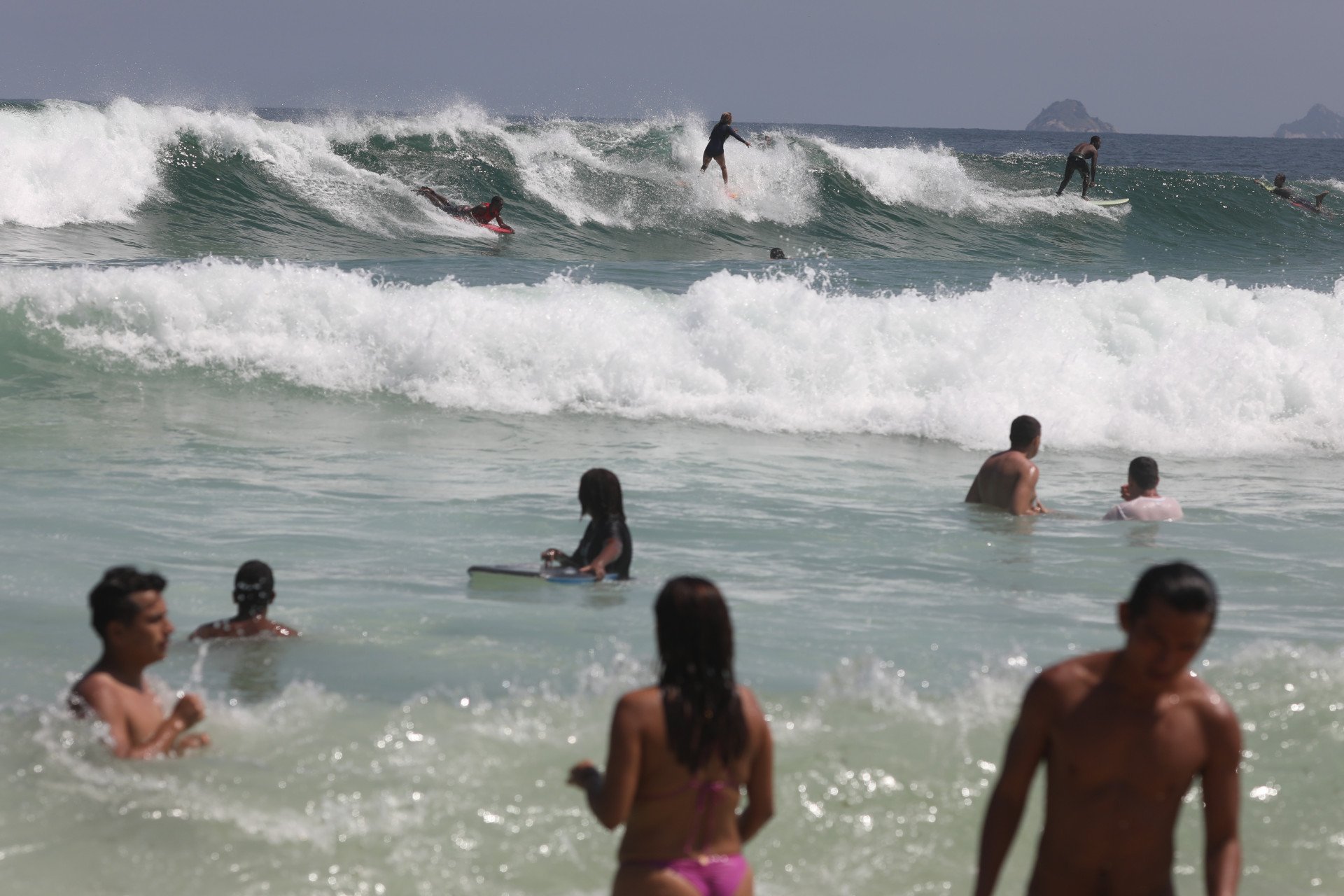 Águas claras na praia do Arpoador. - Pedro Ivo/ Agência O Dia