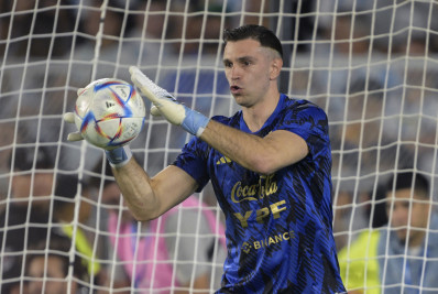 IFAB muda regra e determina que goleiro não pode 'distrair injustamente' o cobrador do pênalti