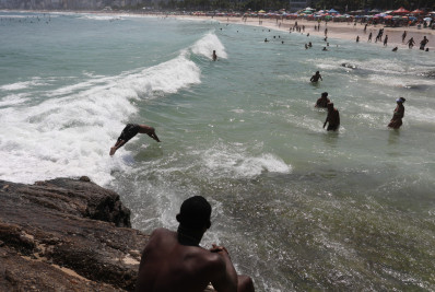 Cariocas aproveitam dia de sol para curtir praias da Zona Sul