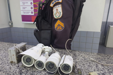 Câmeras colocadas pelo tráfico em bairro de Guarus são descobertas durante ação do 8º BPM