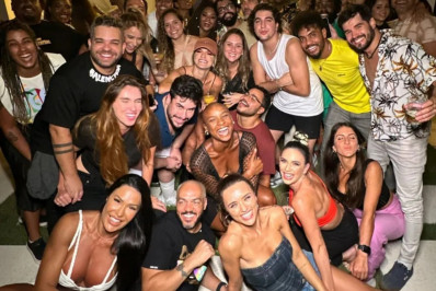 Rafa Kalimann reúne participantes do 'Dança dos Famosos' durante festança em mansão