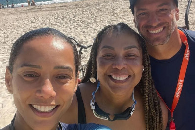 Taís Araújo comemora início de aulas de natação com amiga: 'Enfrentar nosso medo'