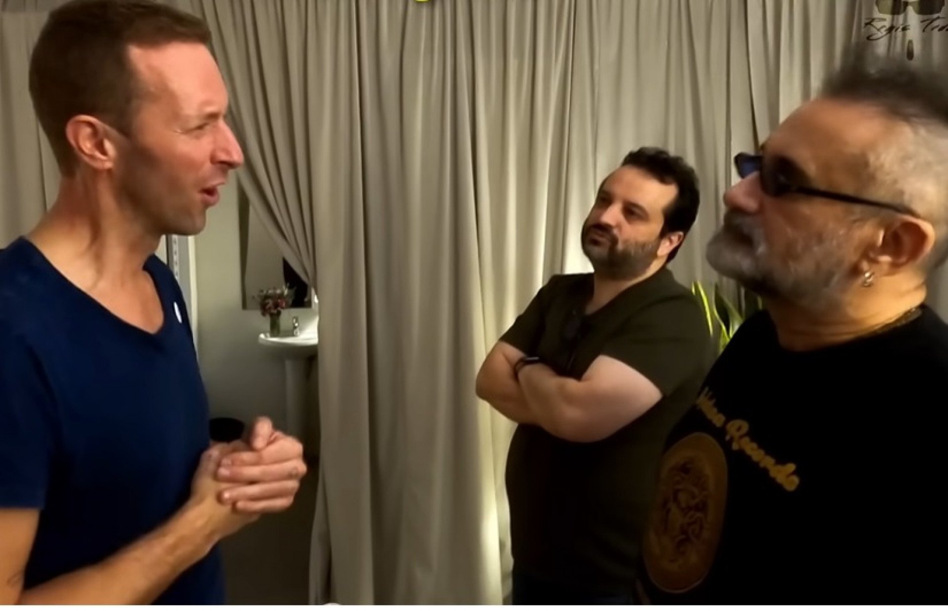 Regis Tadeu mostra encontro com Chris Martin, vocalista do Coldplay - Reprodução de vídeo