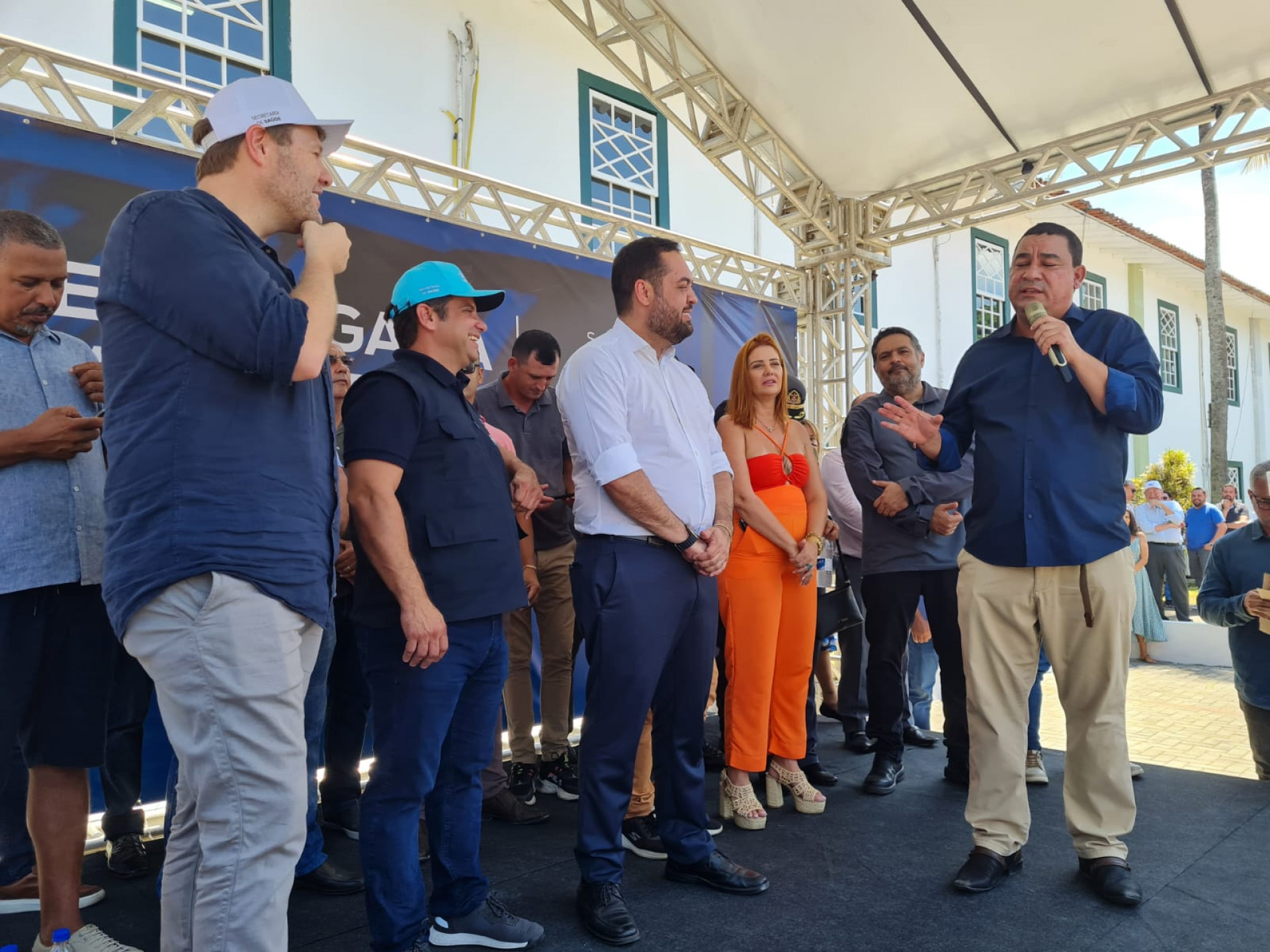 Entrega de novas ambul&acirc;ncias do Estado ao munic&iacute;pio de Paraty - Divulga&ccedil;&atilde;o