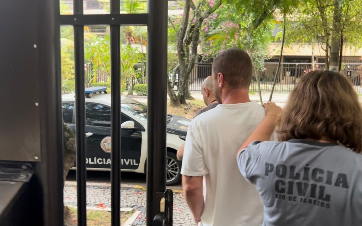 Raphael Derossi Ribeiro da Silva  foi preso em casa por policiais da Deam de Jacarepagu&aacute;