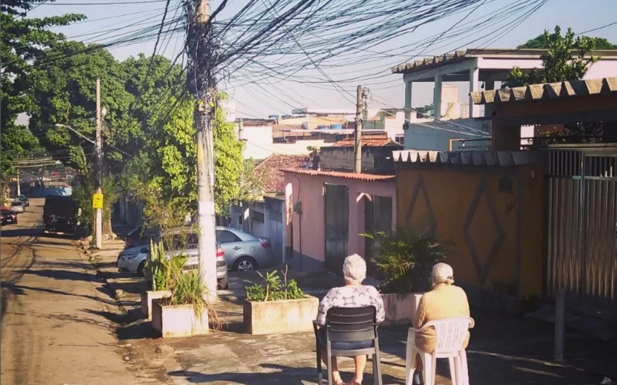 Moradores de Marechal Hermes acompanham rotina da vizinhan&ccedil;a