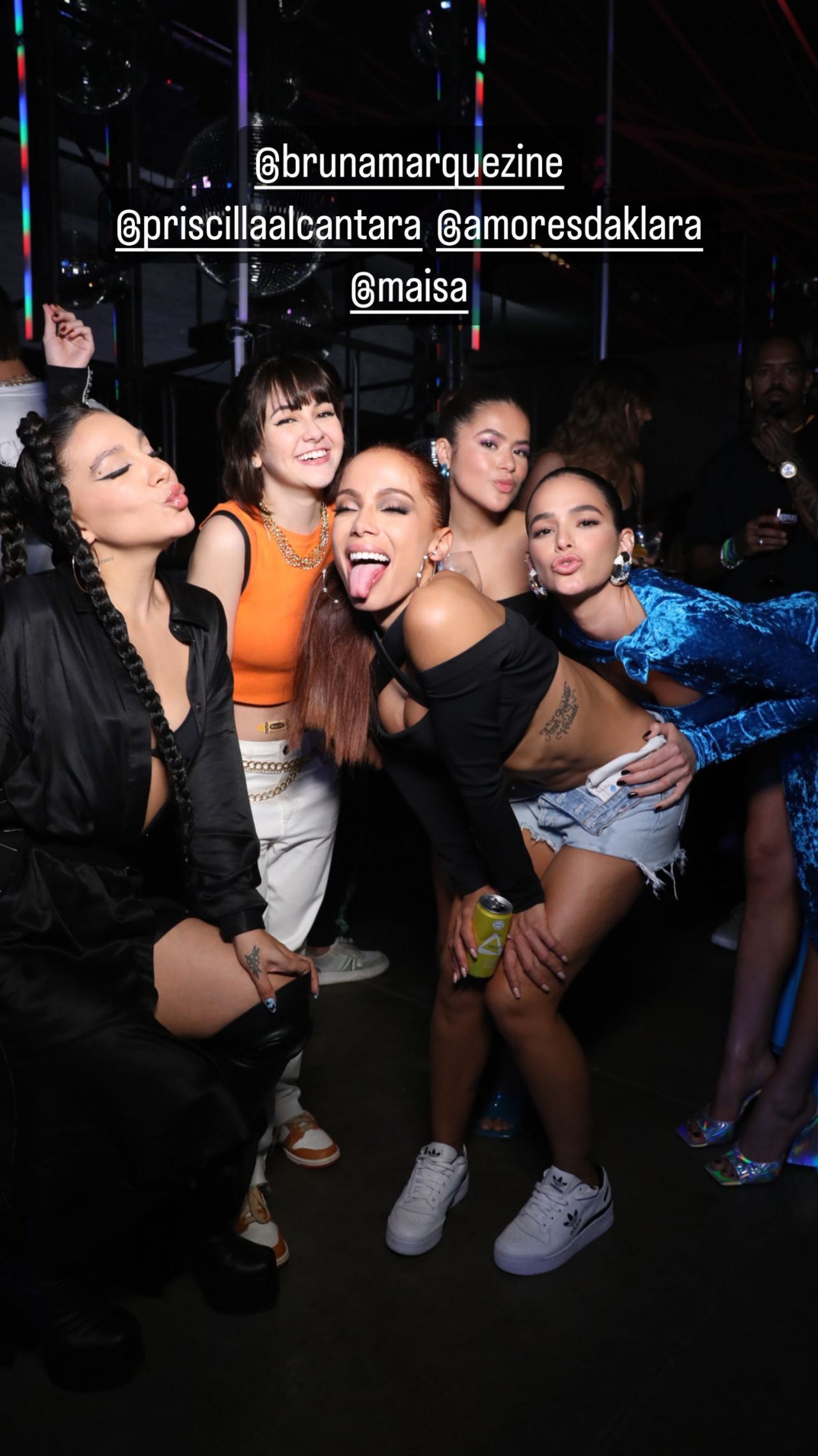 Anitta com Maisa, Klara Castanho, Bruna Marquezine e Priscilla Alcântara - Reprodução/Instagram