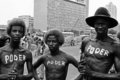 Museu virtual recebe três novas galerias em evento com roda de samba