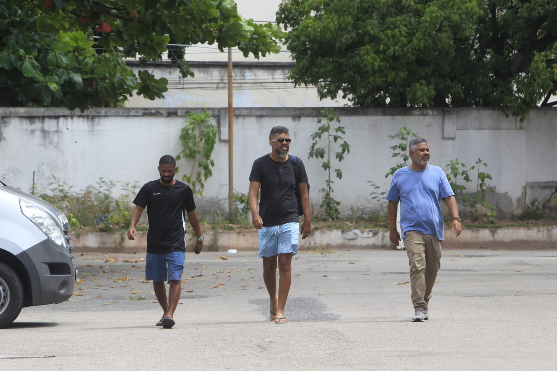Familiares do gar&ccedil;om Rodolfo estiveram, na manh&atilde; deste s&aacute;bado (25), no IML do Centro para libera&ccedil;&atilde;o do corpo - Reginaldo Pimenta/Ag&ecirc;ncia O Dia