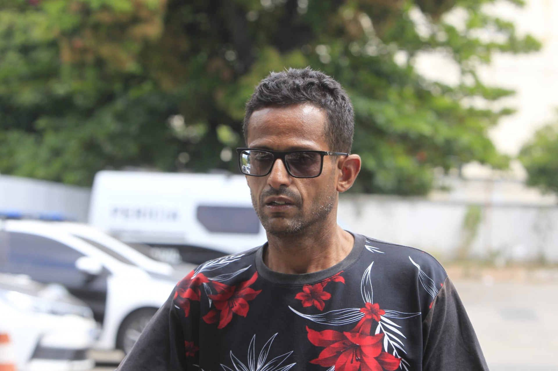 Alexandre Modena, pai de Thiago &Iacute;caro Lima, foi ao IML Afr&acirc;nio Peixoto para libera&ccedil;&atilde;o do corpo de seu filho - Reginaldo Pimenta / Ag&ecirc;ncia O Dia