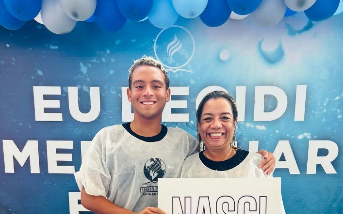 Delegada aposentada compartilha momento ao lado do filho em suas redes sociais