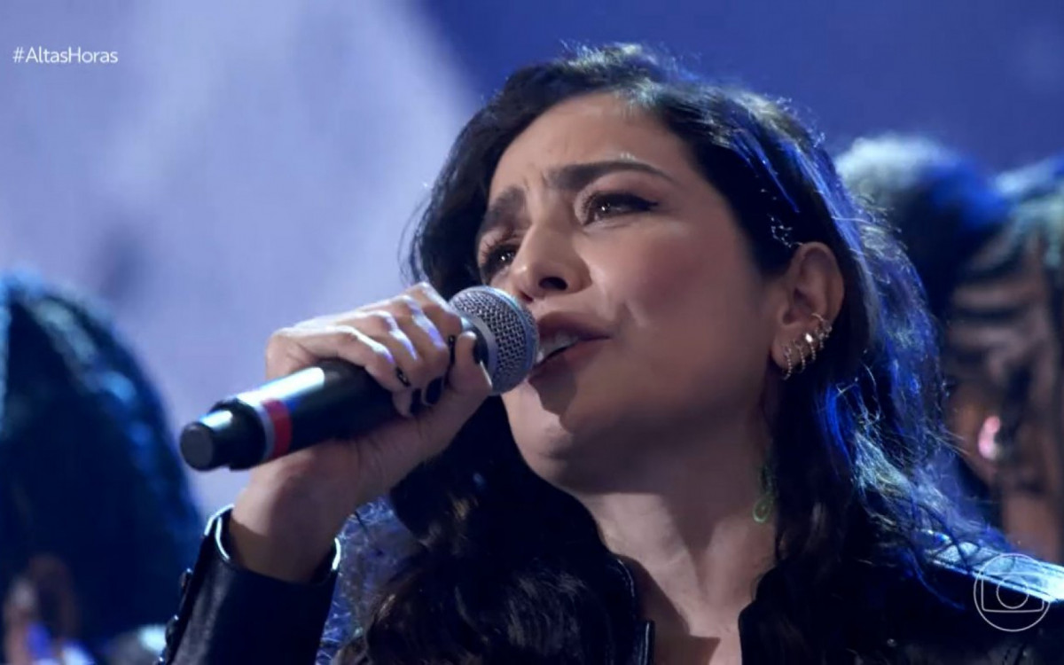 Letícia Sabatella participou de homenagem para a banda Skank no 'Altas Horas' - Reprodução/Globo