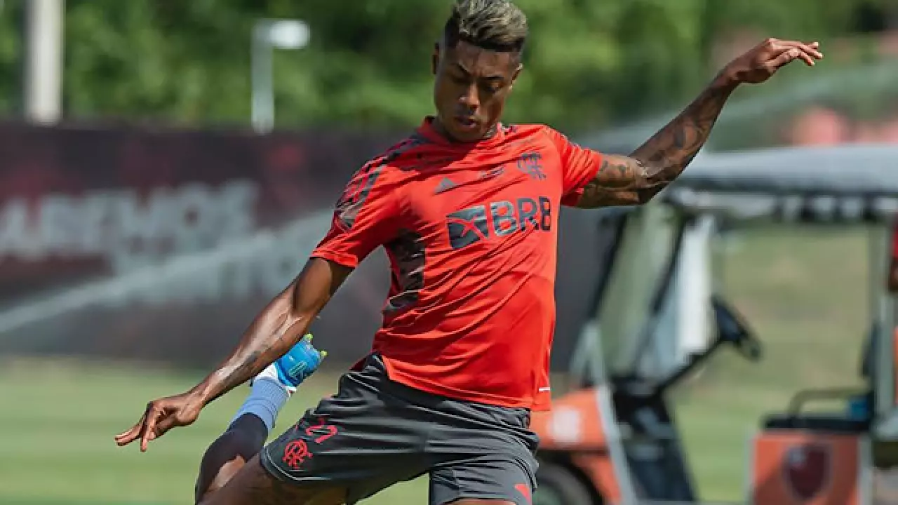 Bruno Henrique mostra recuperação de lesão e pode ser alternativa em breve