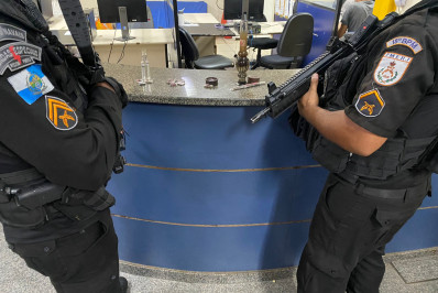 PM prende quatro suspeitos com drogas na Zona Oeste