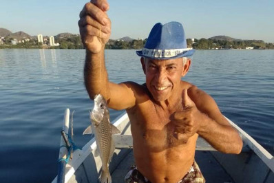 Corpo de pescador encontrado na Baía de Guanabara é enterrado