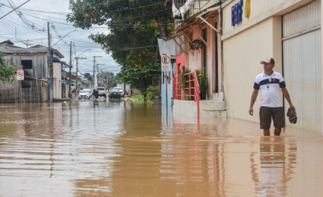 Como ajudar o Acre: inundação deixa milhares sem casa