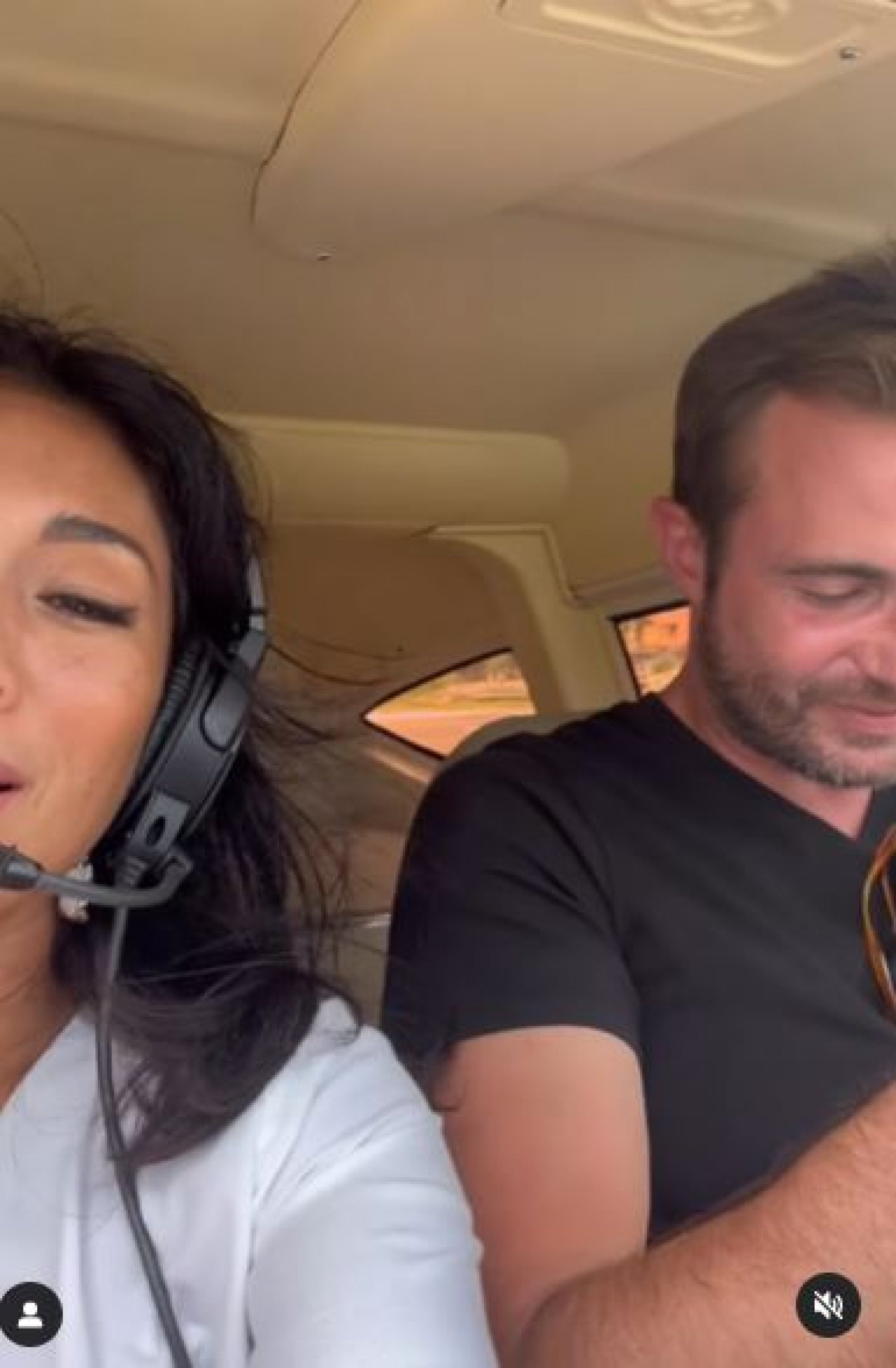 Atores se reencontraram para passeio de avião pilotado por Max - Reprodução/Instagram