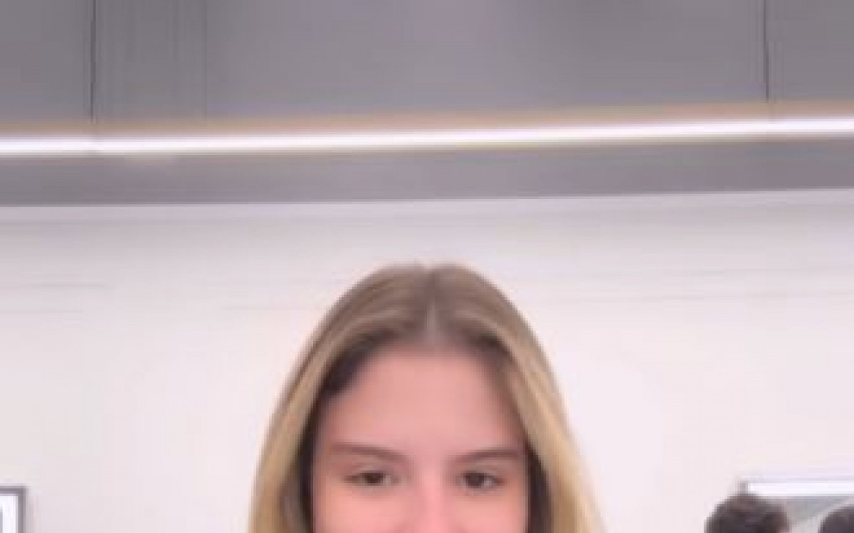 Atriz radicalizou o visual em nova fase da carreira