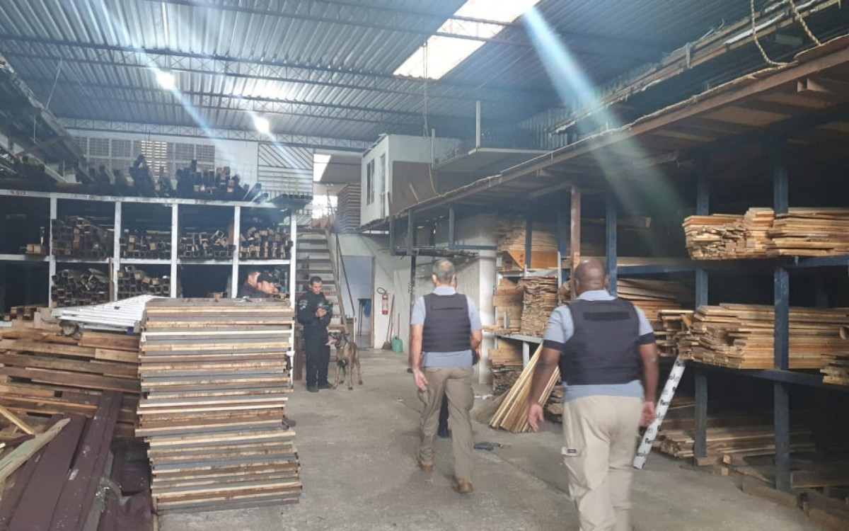 A negocia&ccedil;&atilde;o com os agentes do Bope aconteceu em uma madeireira em Belford Roxo