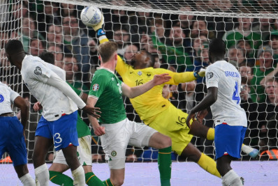 Pavard marca golaço, Maignan salva no fim, e França vence a Irlanda pelas Eliminatórias da Euro