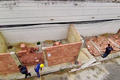 Sete quiosques são demolidos por ocupar irregularmente calçadas em São Cristóvão