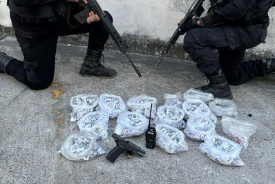 PM prende dois criminosos com pistola e grande quantidade de drogas em Nilópolis